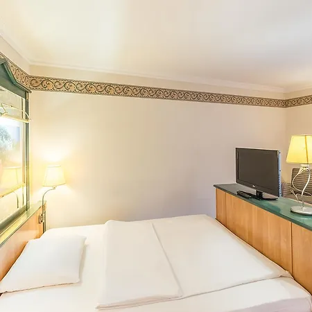Arcadia Duesseldorf 4*